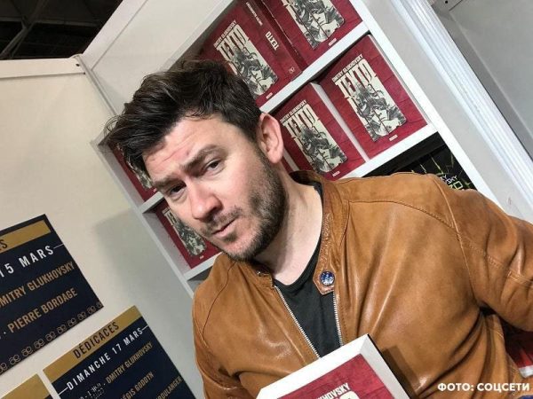 В Москве арестовали квартиру писателя Дмитрия Глуховского*