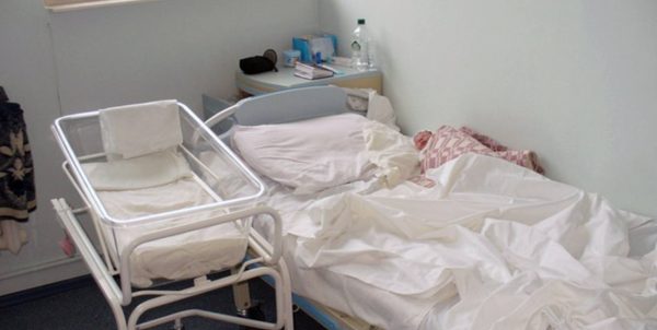 В Набережных челнах девушка три года пытается доказать вину врачей в смерти новорожденной дочери