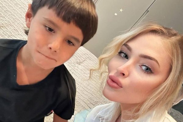 Алена Шишкова снялась с сыном Анастасии Решетовой