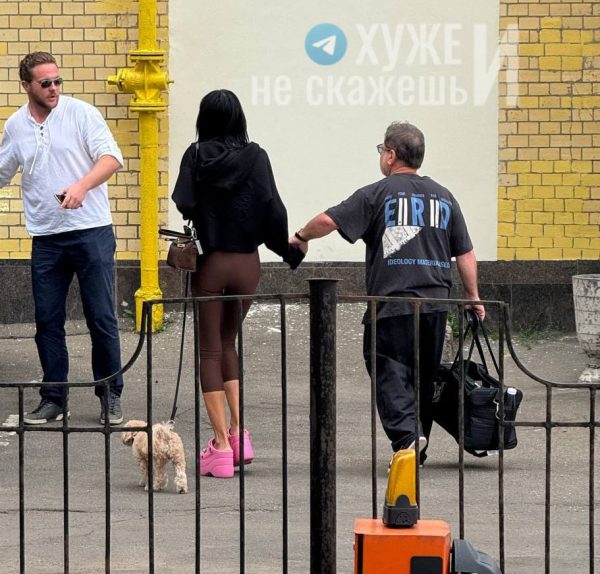Александр Цекало вернулся в Россию с молодой женой ради съемок