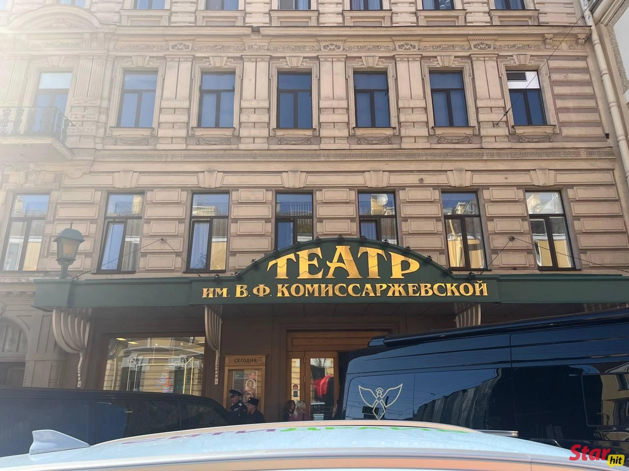 Здесь проходит прощание с актером