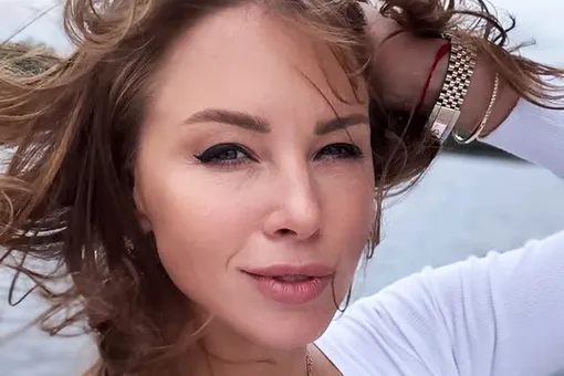 «Отправляюсь к детям»: Полина Диброва уехала от мужа и любовника