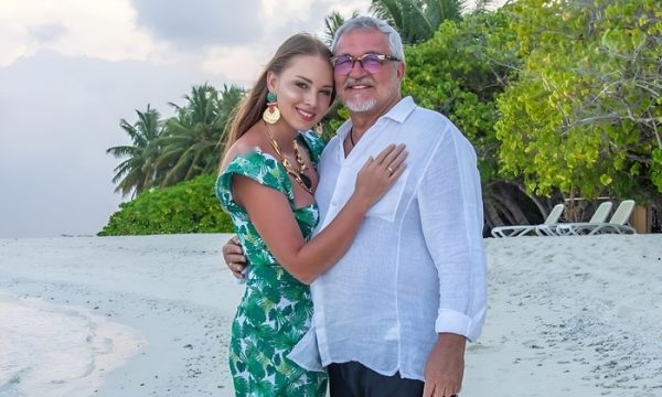 Катя Гордон ищет свингеров семьи Дибровых для бракоразводного дела