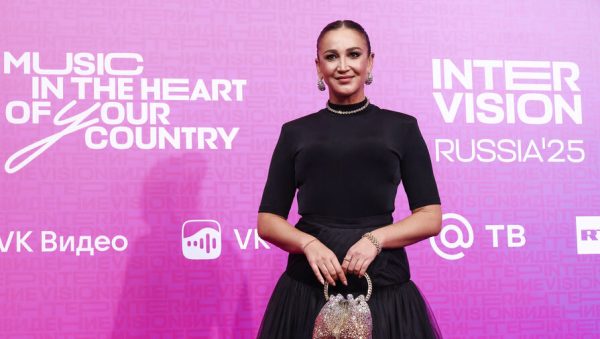 Ольга Бузова вышла в свет с сумкой за 300 тысяч рублей
