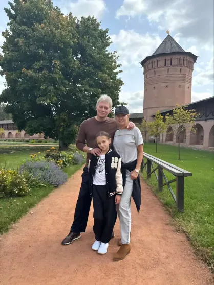 Дмитрий Песков и Татьяна Навка с дочерью