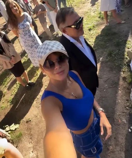 Полина и Дмитрий Дибровы на школьном празднике