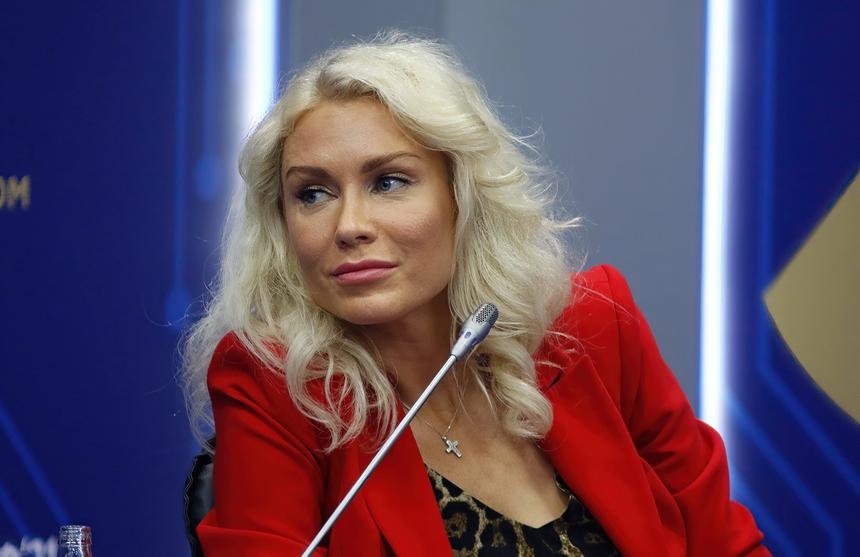 «Ей хочется пиара за счет звездных друзей»: что станет с Катей Гордон, которой Дибровы пригрозили судом
