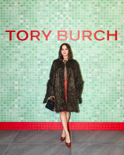 Tory Burch весна-лето 2025: спортшик в первом ряду и Ратаковски на подиуме