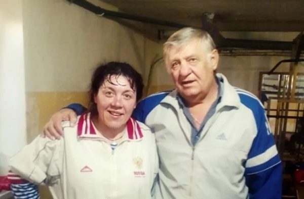 Переехала в деревню и болела: тренер рассказал о жизни умершей боксерши Синецкой