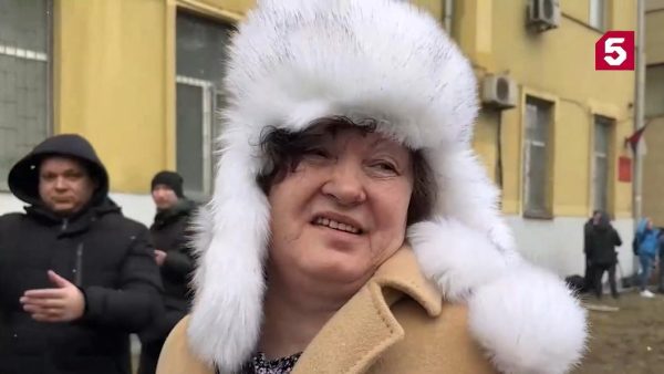 "Это несправедливо, ей нечем платить", - мать Елены Блиновской требует освободить дочь