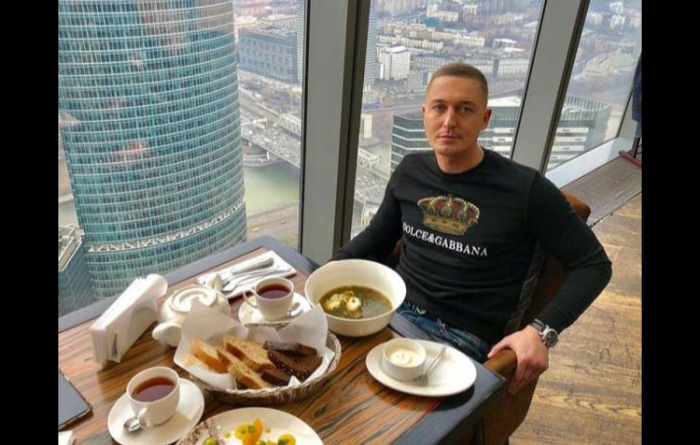 Дмитрий Сафронов долгое время просто вытягивал у отца деньги.