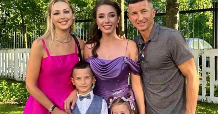 Вера с семьей отца.