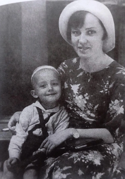 Артист был близок с мамой и тяжело пережил ее смерть в 1992-м