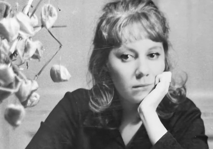 Кира Прошутинская окончила журфак в 1967 году.