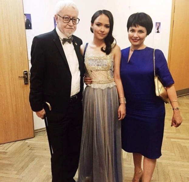 Режиссер признавался, что к младшей дочке проникся такой сильной любовью, какую не испытывал ранее ни к кому