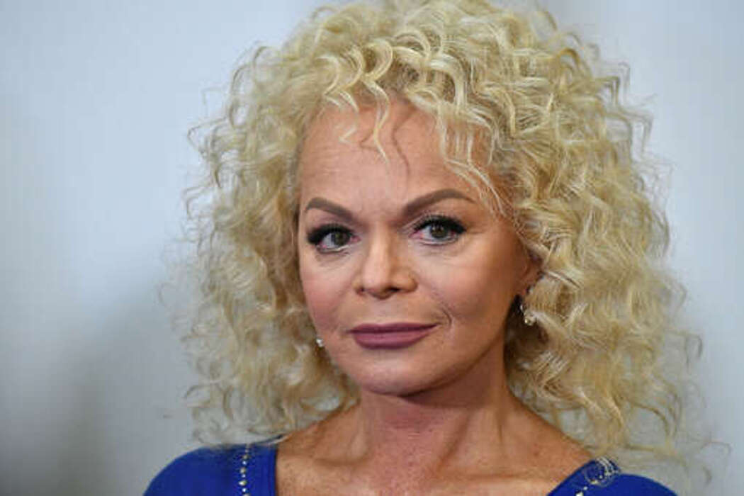 64587d8dcd5694556bf0c3a6df683a0c