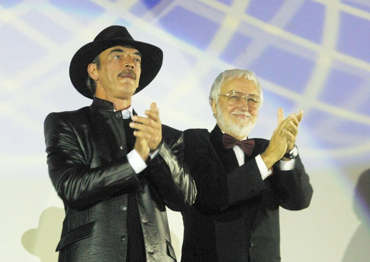 «Боярский жил при сексуальном коммунизме. Ему любой мог отдать все — от тела до водки. Боярский был единственным настоящим секс-символом, который существовал в российском кино», — отмечал Юнгвальд-Хилькевич