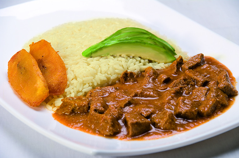 Секо де рес — перуанское зеленое рагу с кинзой и темным пивом