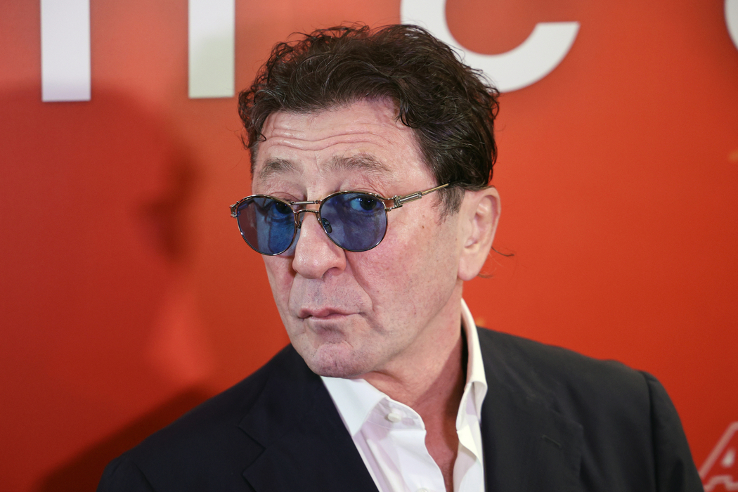 d40ac4614d36b99d7a27a4cb24f2d5a6-1