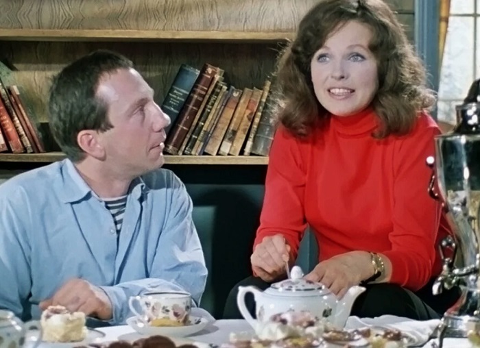 Тайна Людмилы из «Джентльменов удачи»: почему замужняя женщина оказалась с чужими мужчинами на даче