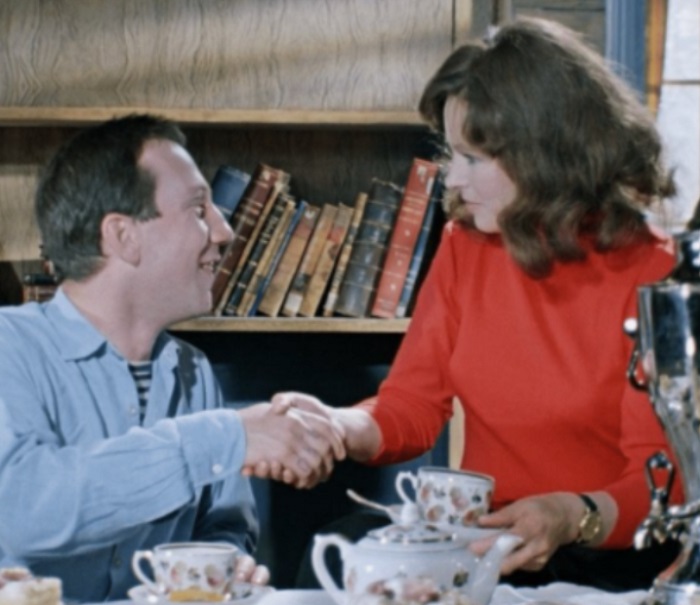 Тайна Людмилы из «Джентльменов удачи»: почему замужняя женщина оказалась с чужими мужчинами на даче