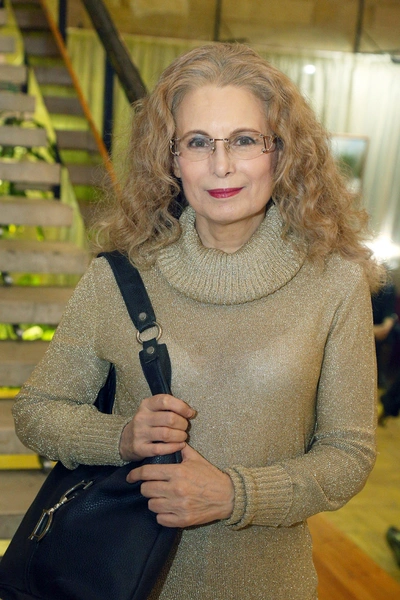 Елена получила три высших образования