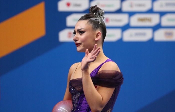 Золото через боль и слёзы: почему Лалу Крамаренко не пустили на Олимпиаду из-за снимка с тренером