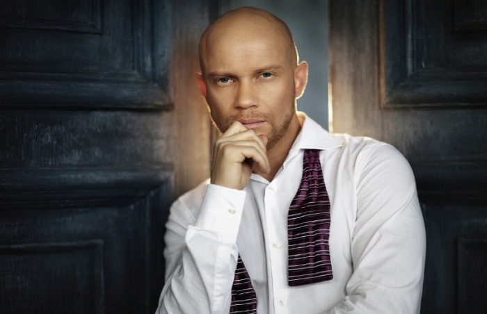 10 лет боролся с алкоголем и плакал из-за Варнавы: Зачем Хрусталёв скрывает новую свадьбу