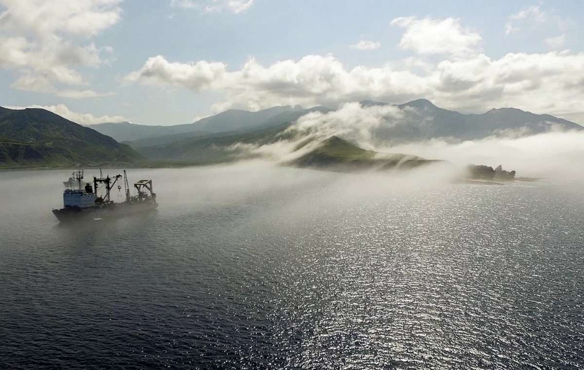 Фото со сторонником Гитлера, борьба с прессой, байк, скандалы и власть: что скрывает новая премьер-министр Японии