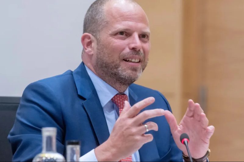 Карлик против великана: зачем министр Бельгии пригрозил Москве?