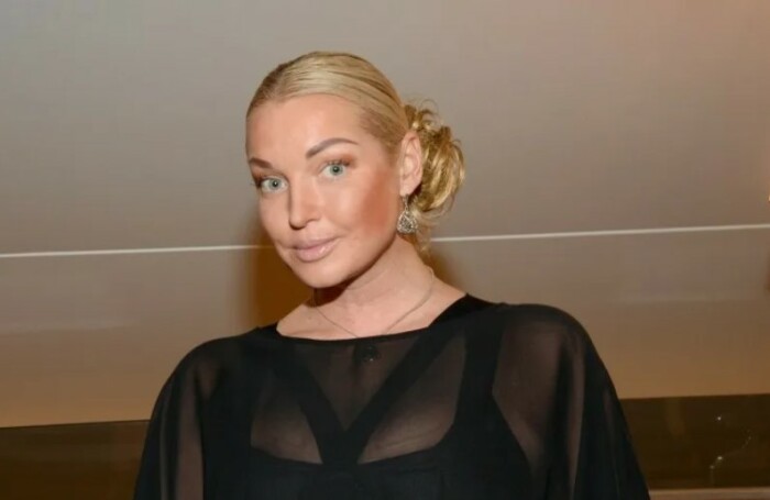 Звёзды, которые вычеркнули родителей из своей жизни: истории разрыва и боли