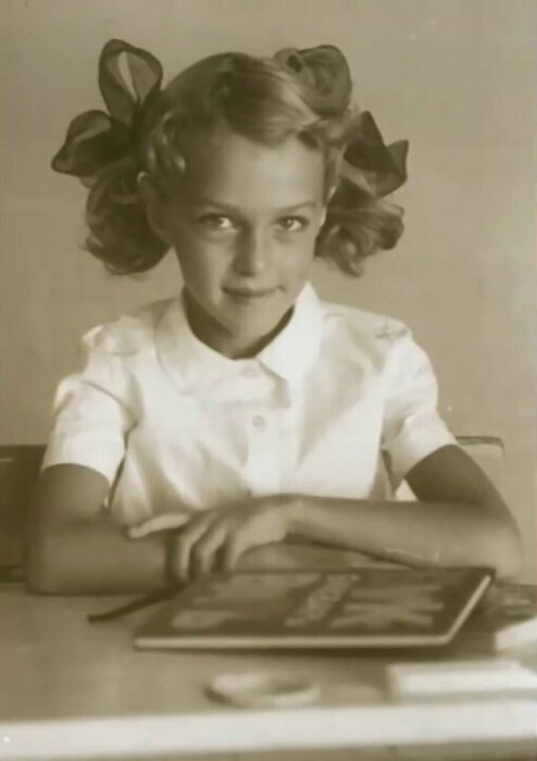 «Я не вру, я фантазирую!»: как хулиганка из Одессы стала звездой «Гардемаринов» и сохранила дружбу со всеми мужьями