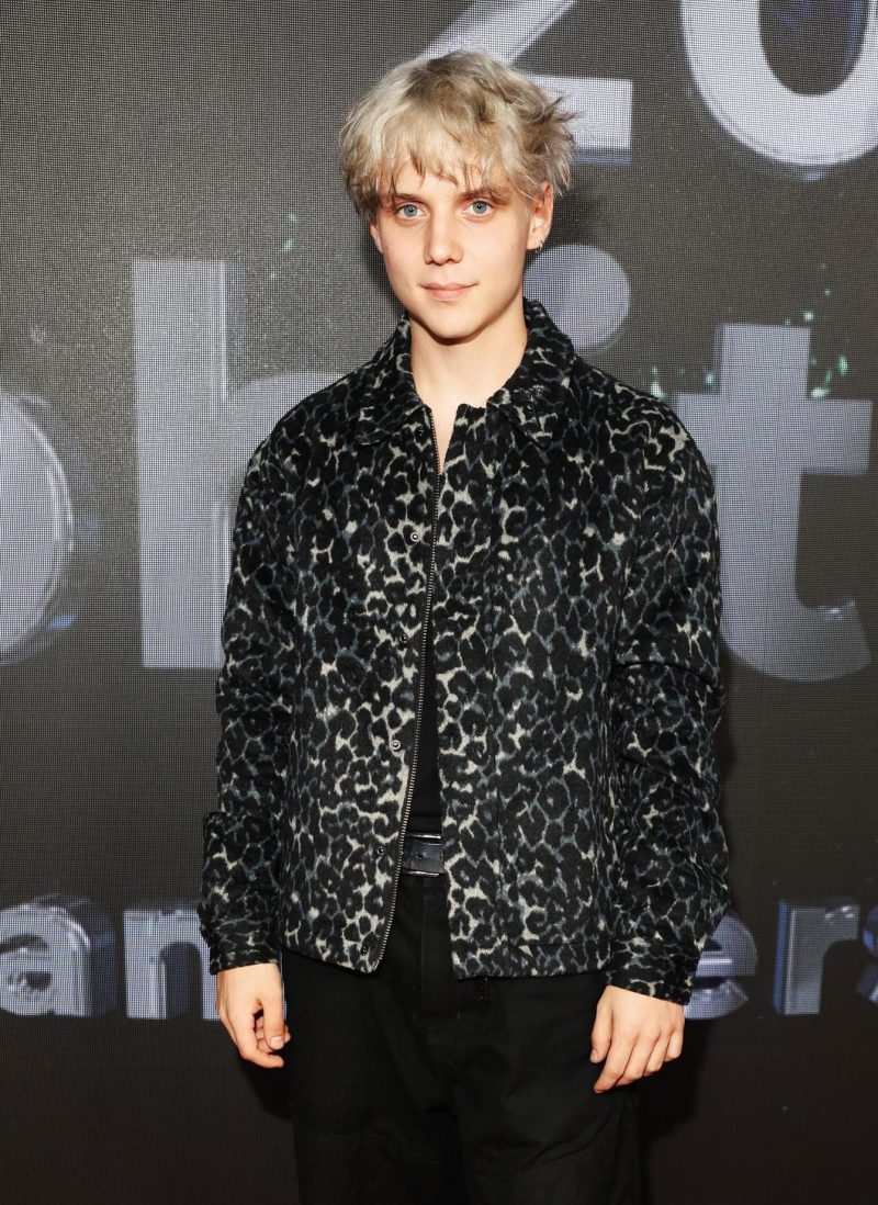 От Красноярска до «Золотого граммофона»: взлёты и падения Вани Дмитриенко