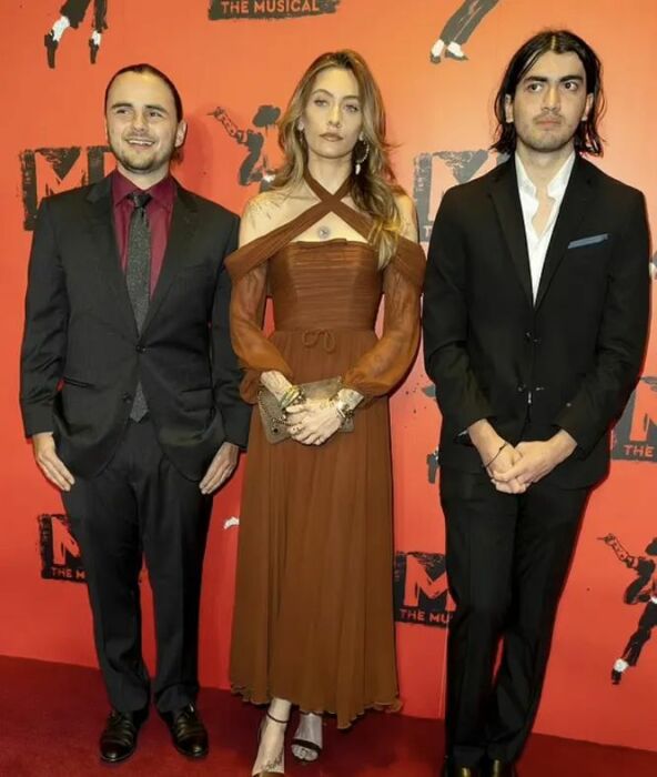 Принц, Пэрис и Биги: как выросли дети Майкла Джексона и почему остались без наследства, 25 лет спустя