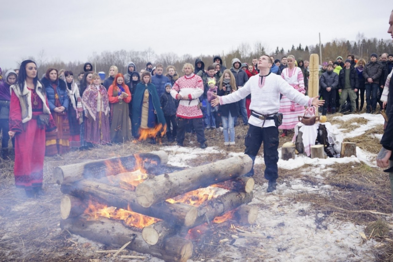 Колдун из «Битвы экстрасенсов» под следствием: что нашли дома у Волхова?