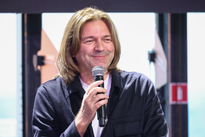 Маликов требует песни 