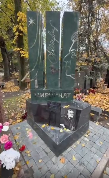 «Бедненько»: могилу Ширвиндта раскритиковали в Сети