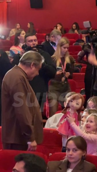Алексей Учитель впервые показал младшую дочь и возлюбленную