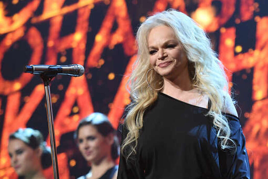 7b81ff6499ecc75b7bff3fca91f9a7d6-1