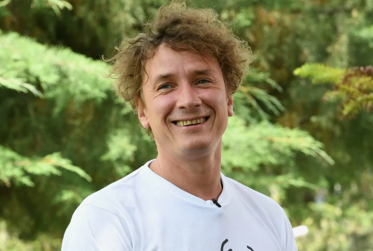 «Он изменил ей с молоденькой»: Почему знаменитая актриса бросила Александра Яценко ради коллеги, а его брак с гримершей рухнул?