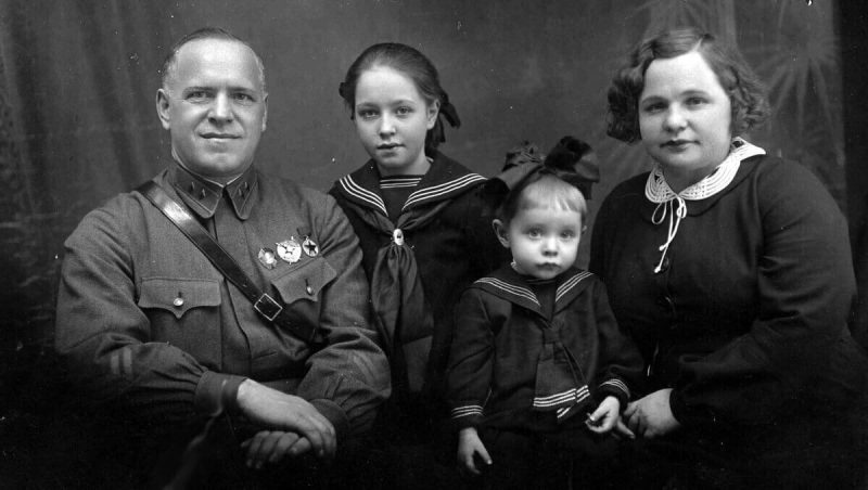 «Ей не нужен был сын!»: почему у маршала Жукова не сложились отношения с дочерью, а правнук выбрал путь предка?