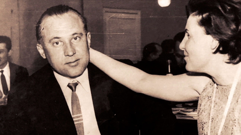 «Сто сорок шесть тысяч!»: как жил самый богатый поэт СССР, который отучил жену от помады и умер в 64 года