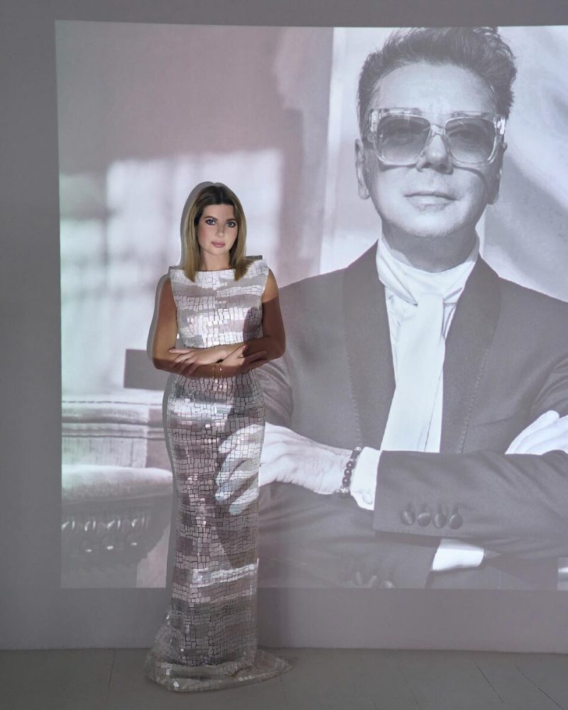 «Он увидел мой профиль и написал»: как внук Людмилы Максаковой женился на дочери Юдашкина и почему их дети растут за границей