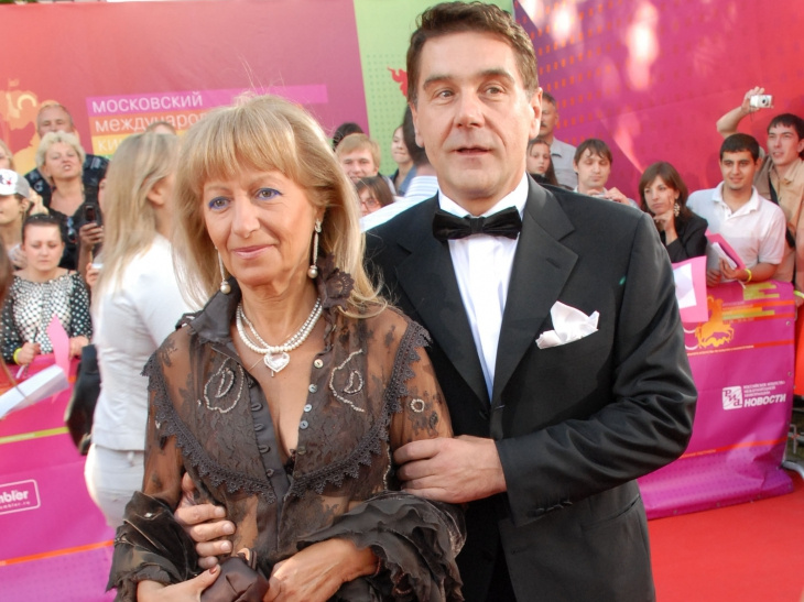 «А вы кто такой?»: трагедия Сергея Маковецкого и его жены, которая после 40 лет брака перестала его узнавать