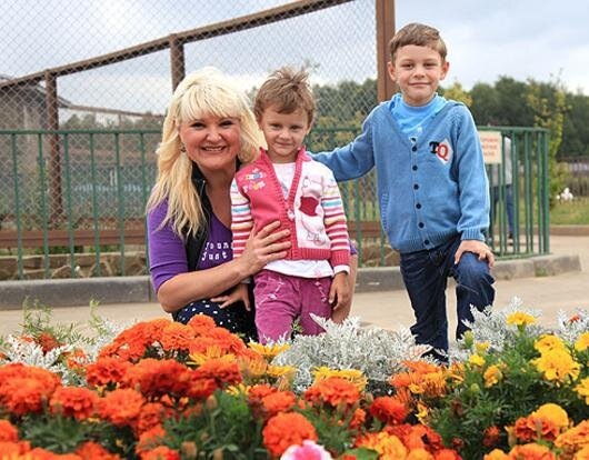 «Они были напуганы и замкнуты»: звезда «Миража» раскрыла детали усыновления в 49 лет, но счастье омрачила биологическая мать