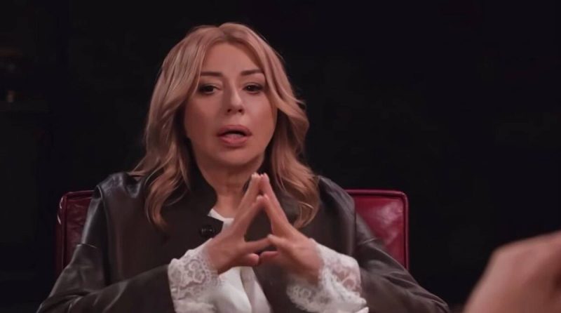 «Одеяло бы поменяла. Под ним жарко»: одна фраза, разрушившая 25-летний брак Алены Апиной