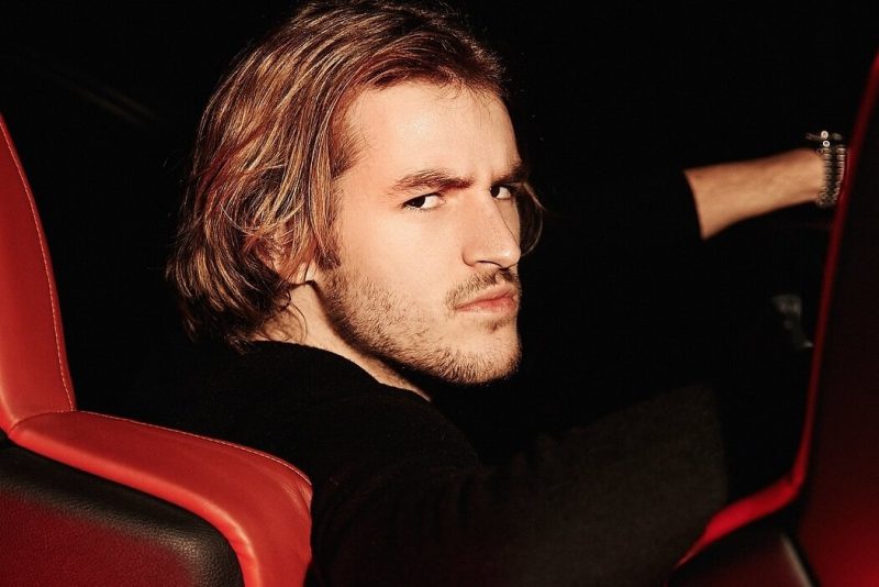 «Сбежал!»: 19-летний сын Ирины Дубцовой покинул мать и ее нового избранника, объяснив свое решение