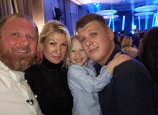 «Он меня грыз»: чем закончились 23 года брака Константина Ивлева и почему 28-летняя жена ушла спустя 4 года