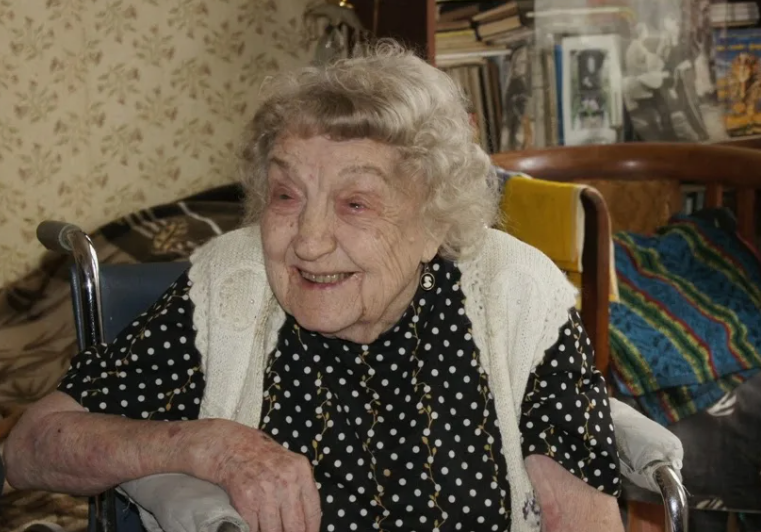 «Она была просто несчастной»: почему эти 10 актёров стали настоящими долгожителями, дожив до 100+ лет