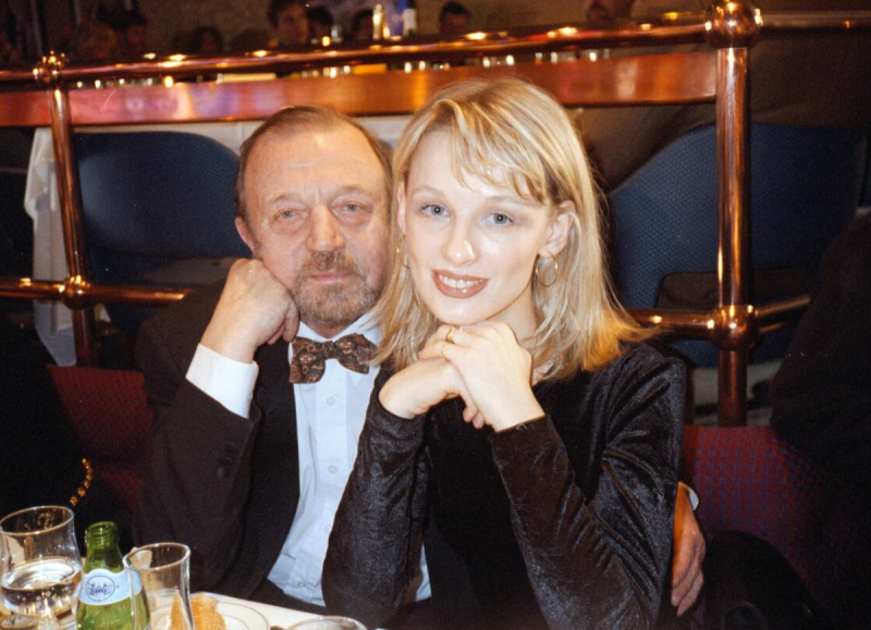 «Он кричал на весь вагон»: 58-летний Анатолий Ромашин не хотел позднего ребенка, но его сын объединил всех женщин актера